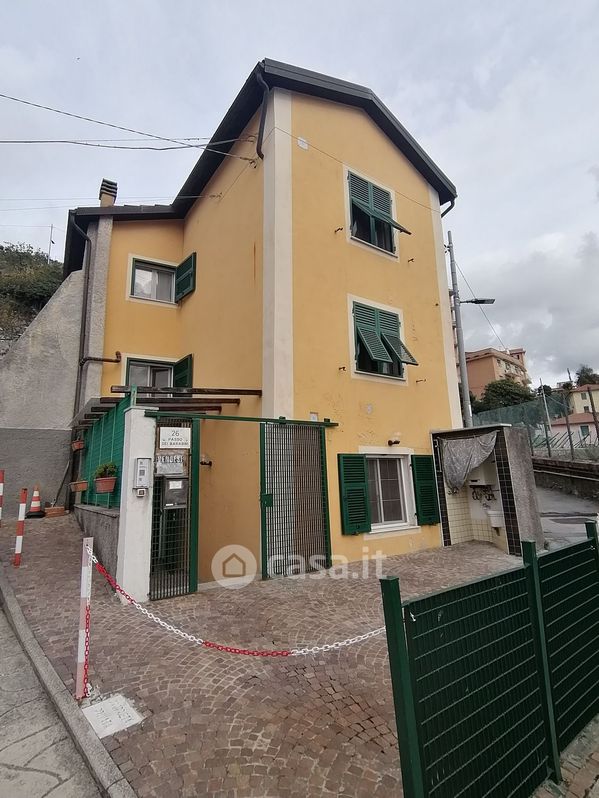 Casa indipendente in Vendita in Passo dei Barabini a Genova