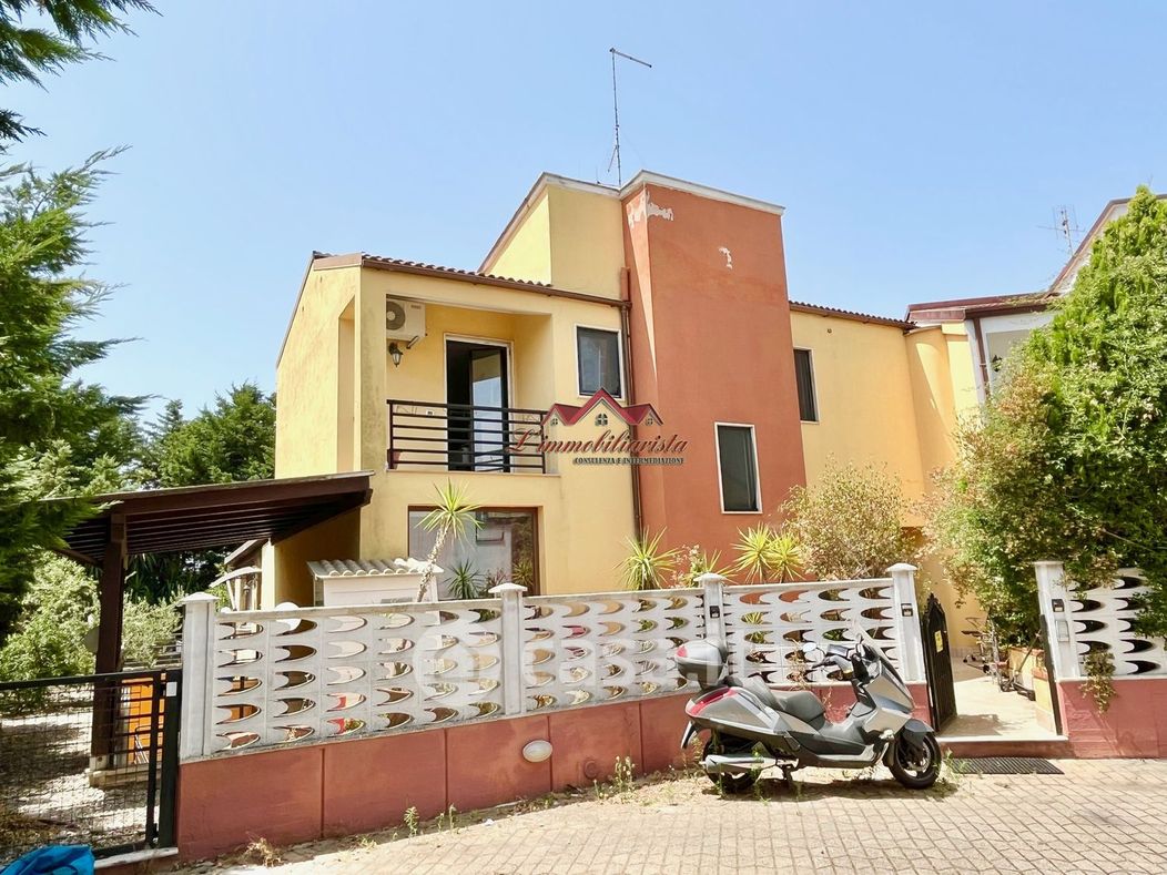 Villa in Vendita in Strada Statale Bari Taranto a Casamassima