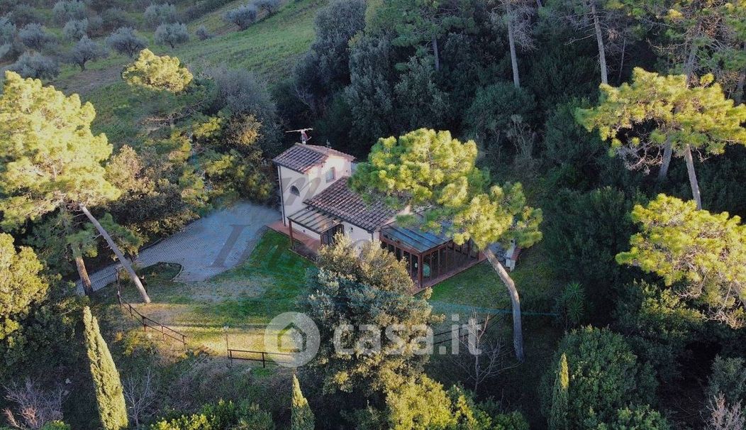 Villa in Vendita in Via Aia Vecchia a Castellina Marittima