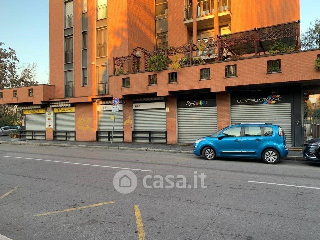 Negozio/Locale commerciale in Vendita in Via Cusago 47 a Milano