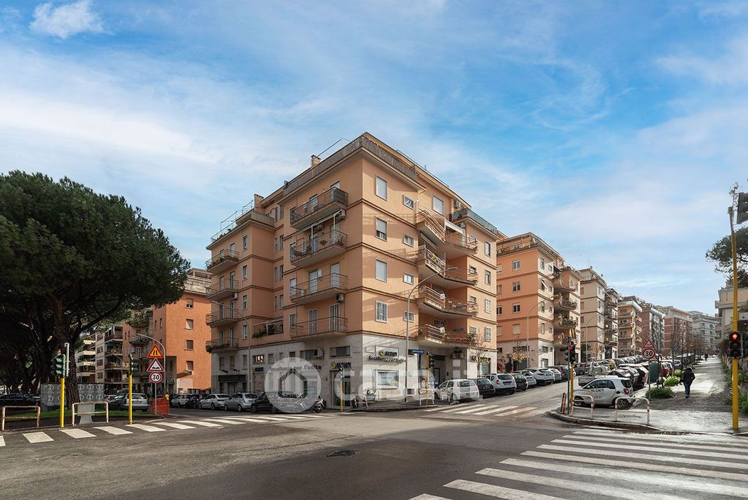 Appartamento in Vendita in Via Aristide Leonori 67 a Roma