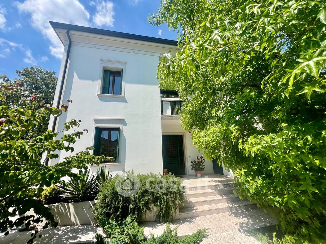 Villa in Vendita in Via Montereale 45 a Pordenone