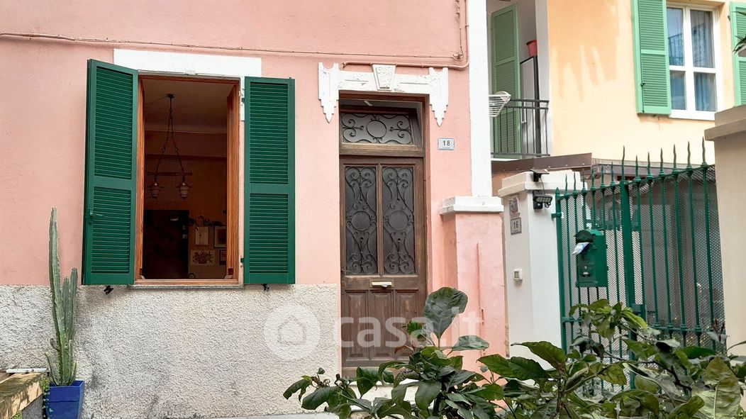Appartamento in Vendita in Vico Varese a Alassio