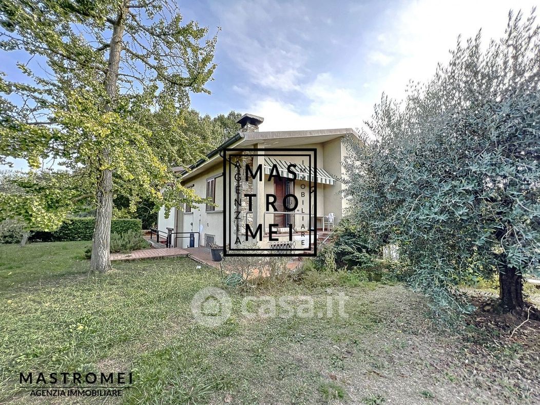 Villa in Vendita in Via Dori 10 a Castelfranco di Sotto