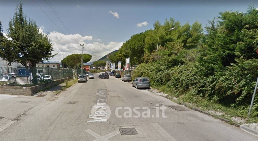 Negozio/Locale commerciale in Vendita in Via Antonio Amato a Salerno
