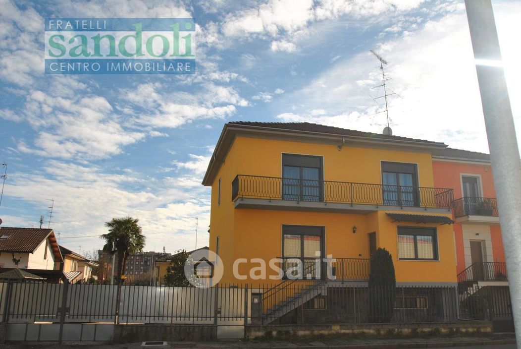 Casa indipendente in Vendita in Via Terracina a Vercelli
