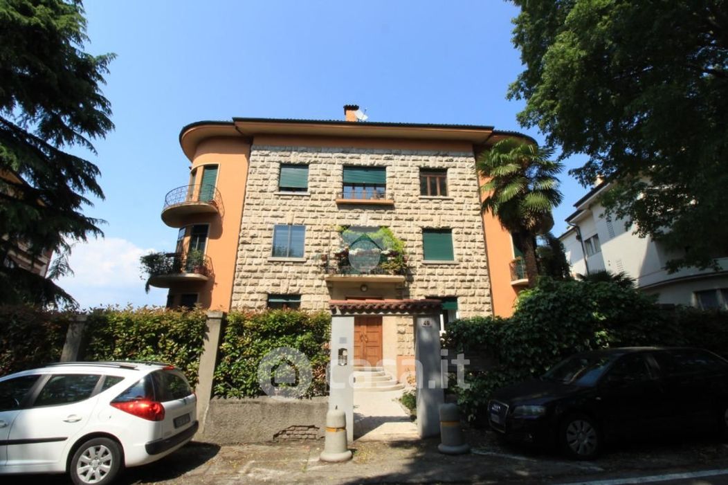 Appartamento in Vendita in Viale Dante Alighieri a Vicenza
