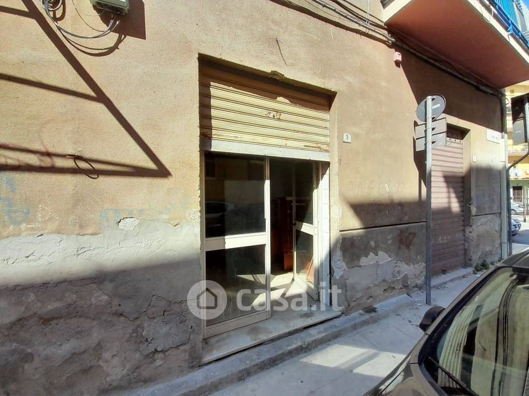 Negozio/Locale commerciale in Vendita in Via Fiume Delia 3 a Palermo