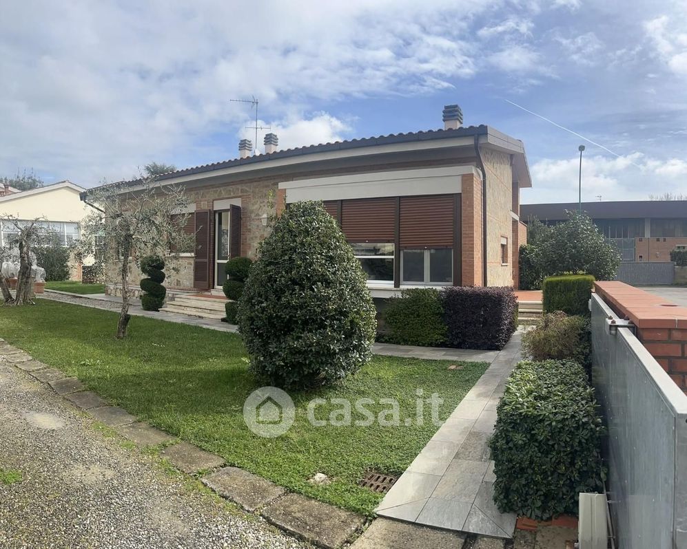 Casa indipendente in Vendita in Via Valdera Capannoli a Ponsacco