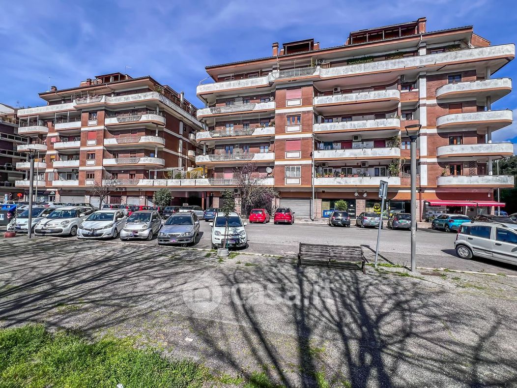 Appartamento in Vendita in Via Mar Rosso 323 a Roma