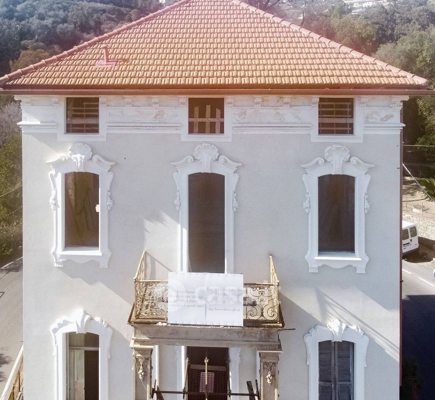 Villa in Vendita in Corso degli Inglesi a Sanremo