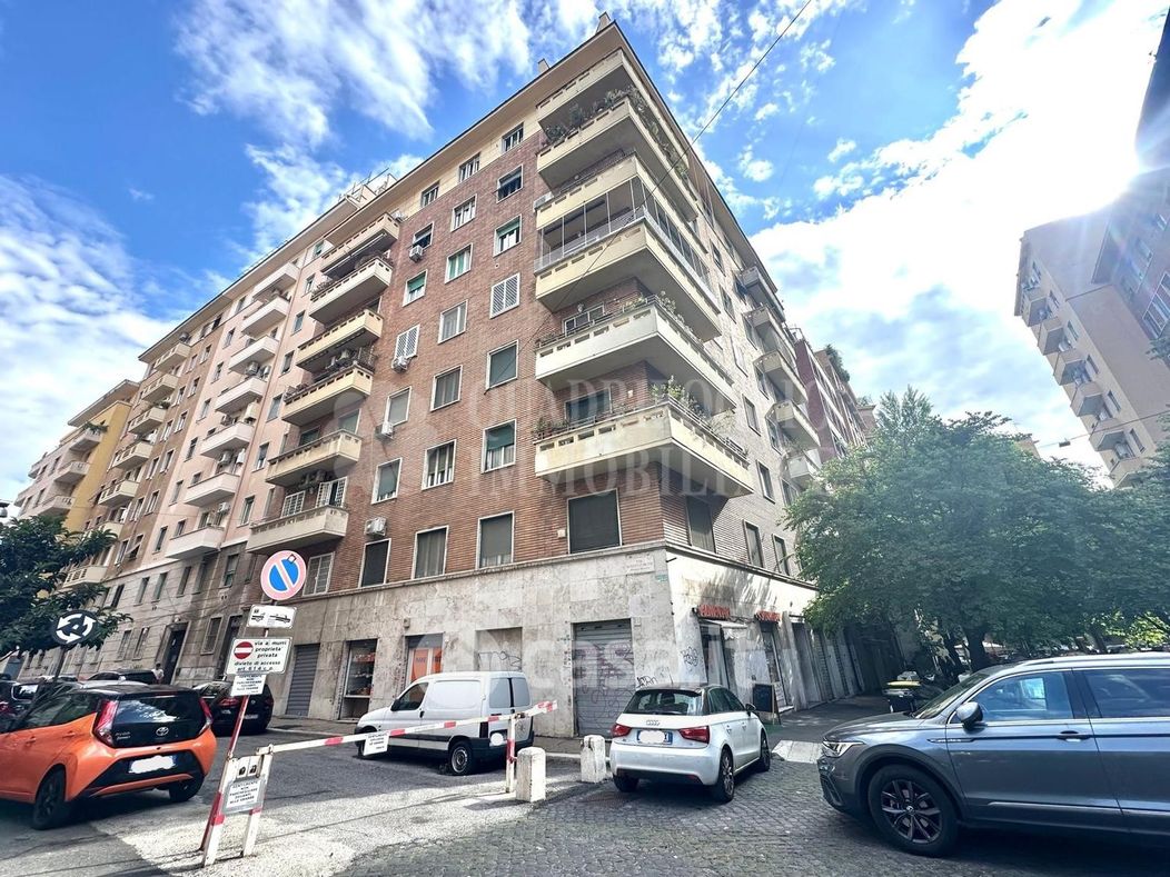 Appartamento in Vendita in Via Michelangelo Poggioli 9 a Roma