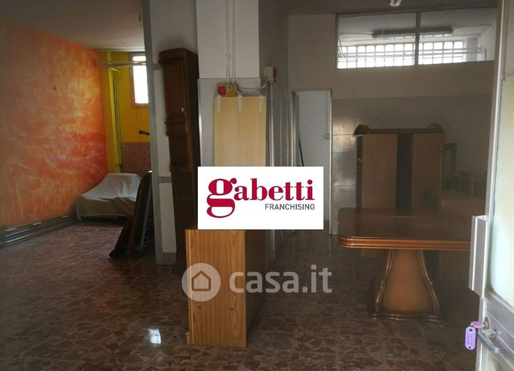 Negozio/Locale commerciale in Affitto in Via Gian Battista Volpini 3 a Asti