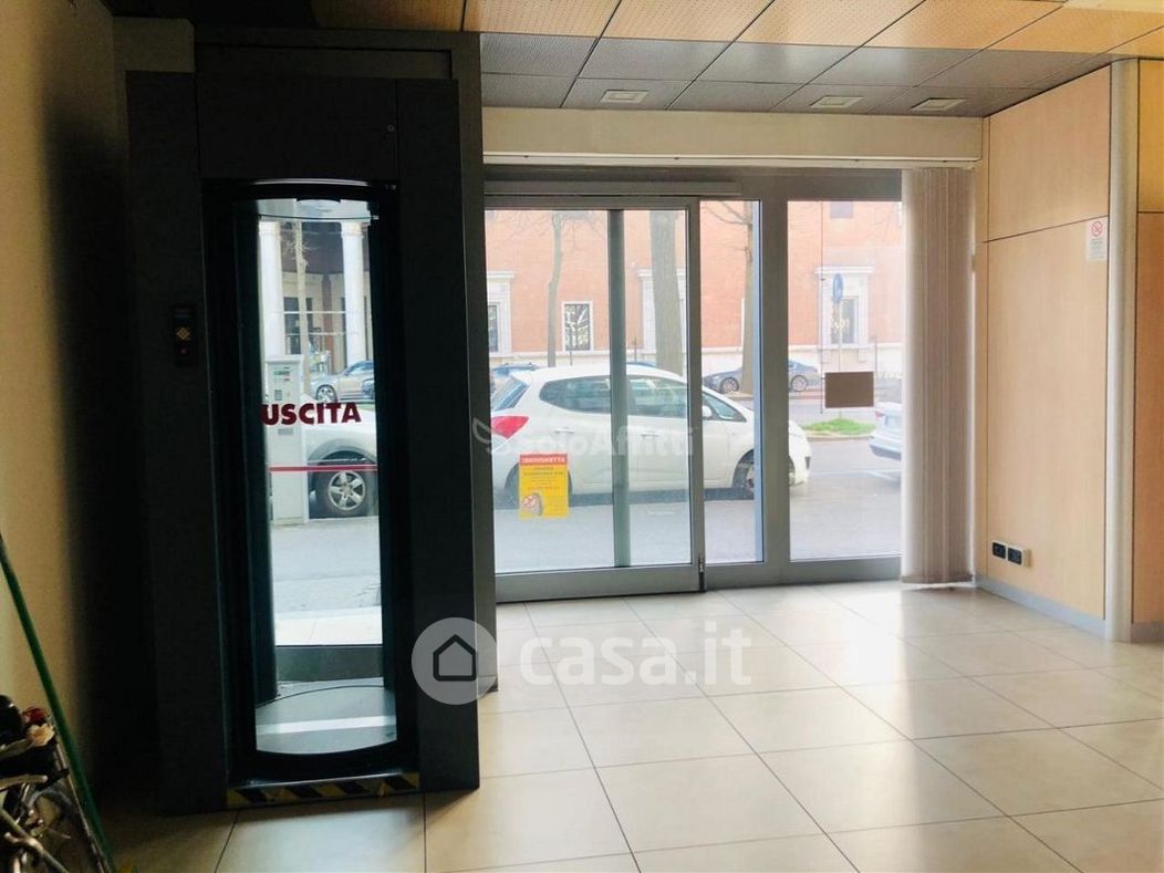 Negozio/Locale commerciale in Affitto in Viale Cavour 62 a Ferrara