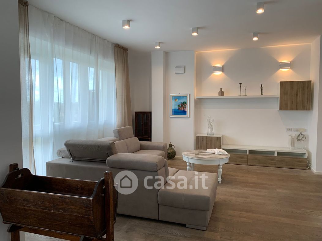 Appartamento in Affitto in Viale Maria Ceccarini a Riccione