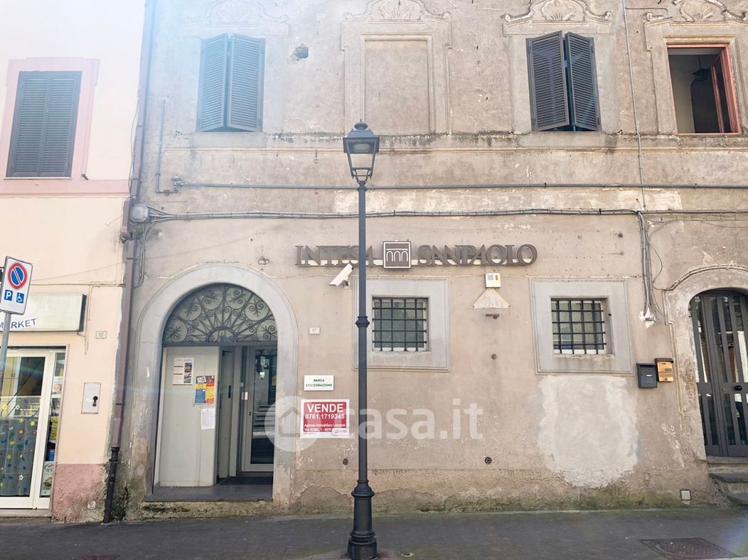 Negozio/Locale commerciale in Vendita in Via Umberto I 47 a Castel Sant'Elia
