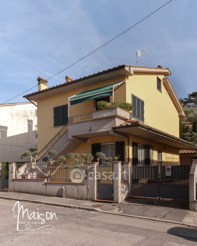 Casa Bi/Trifamiliare in Vendita in Via DELL OLIVO a Prato