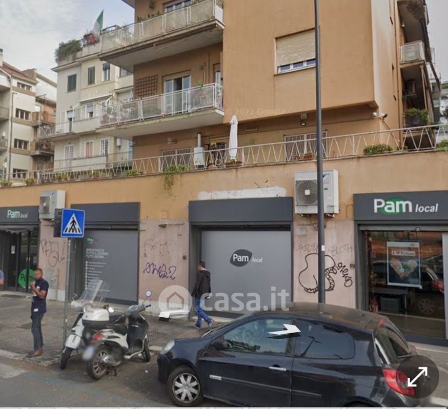 Negozio/Locale commerciale in Vendita in Viale TIRRENO a Roma