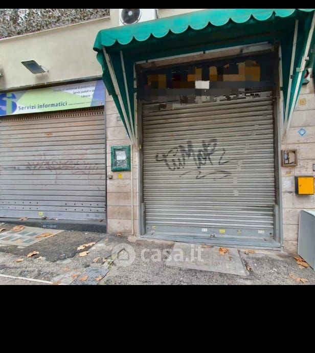 Negozio/Locale commerciale in Vendita in Via Bernardo Cavallino 78 a Napoli