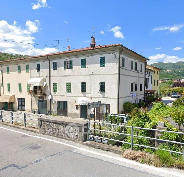 Casa Bi/Trifamiliare in Vendita in Via Modenese 216 a Pistoia