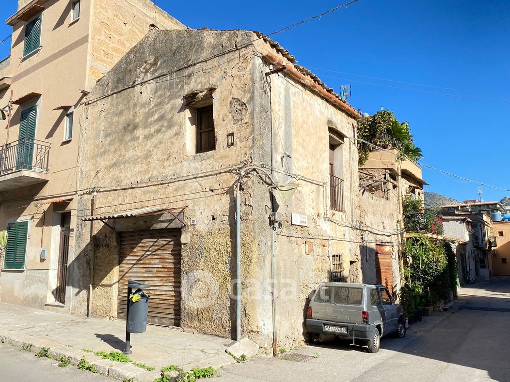 Palazzo in Vendita in Cortile Genova a Palermo