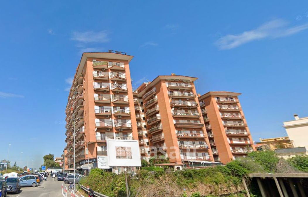 Casa indipendente in Vendita in Via Giovanni Bovio 2 a Genova