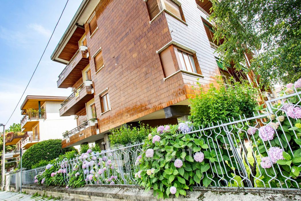 Appartamento in Vendita in Via Antonio Stoppani 28 a Cuneo