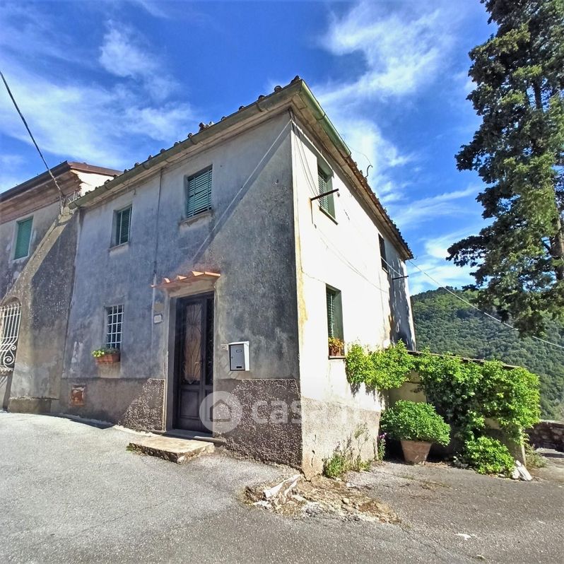 Casa Bi/Trifamiliare in Vendita in Via di Campitello a Lucca