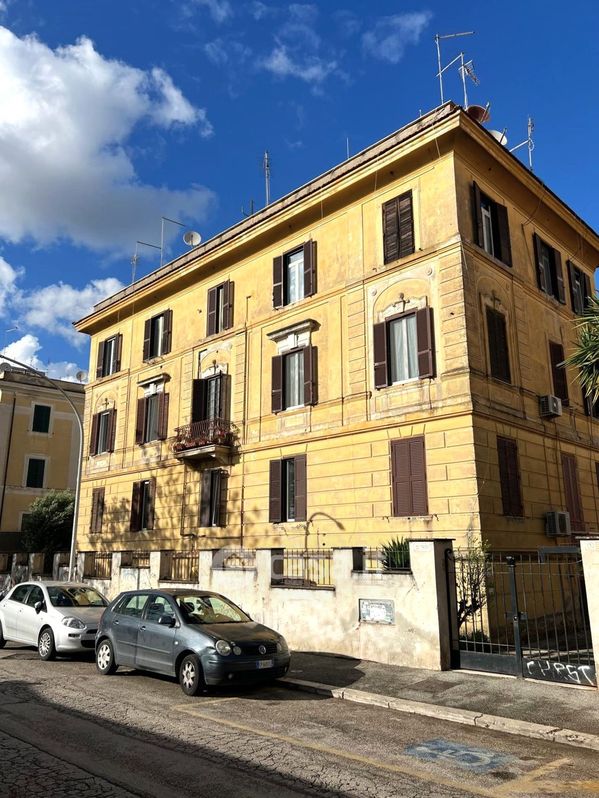 Appartamento in Vendita in Via Galeazzo Alessi a Roma