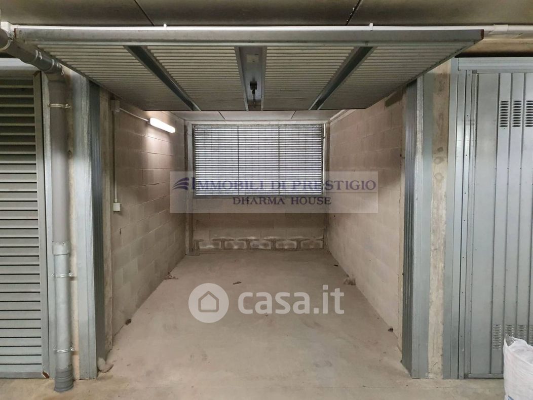 Garage/Posto auto in Vendita in Via Senigallia 7 a Milano