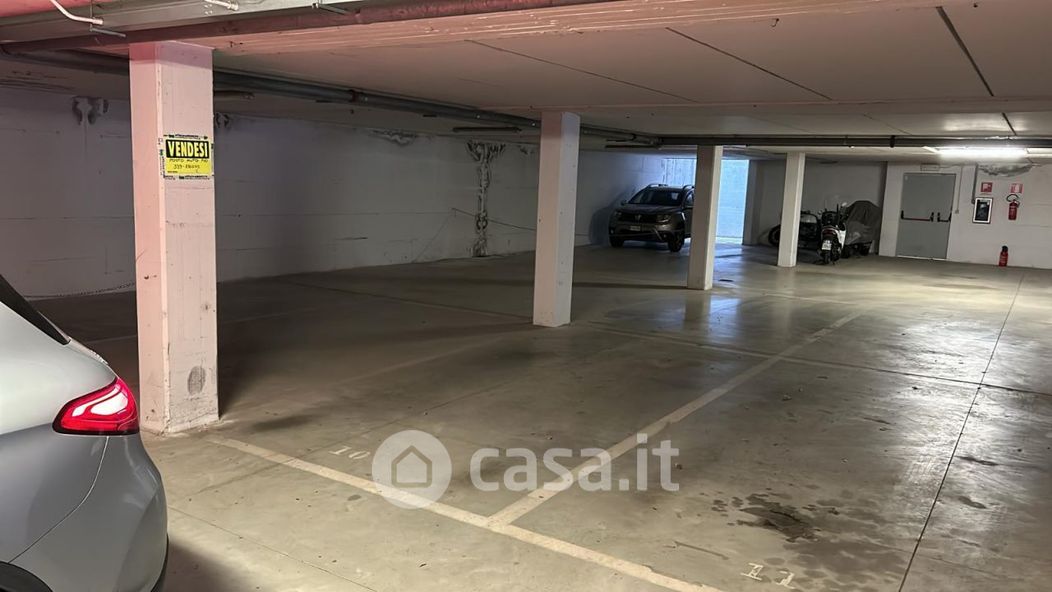 Garage/Posto auto in Vendita in a Sesto Fiorentino