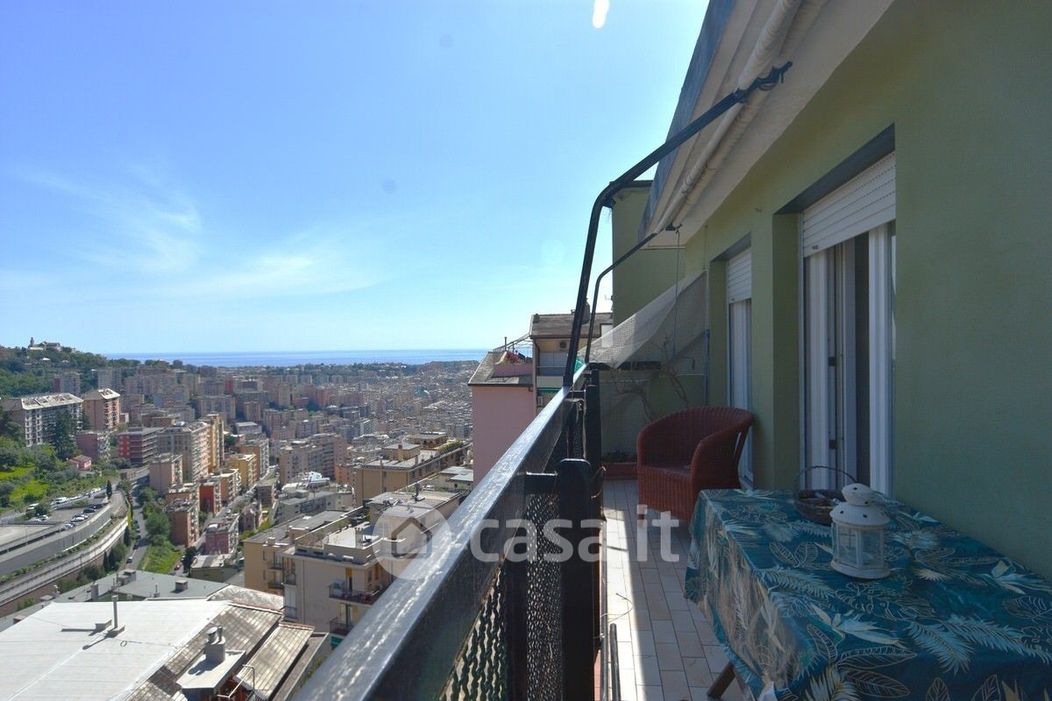 Appartamento in Vendita in Via Enrico Hilyer Giglioli a Genova