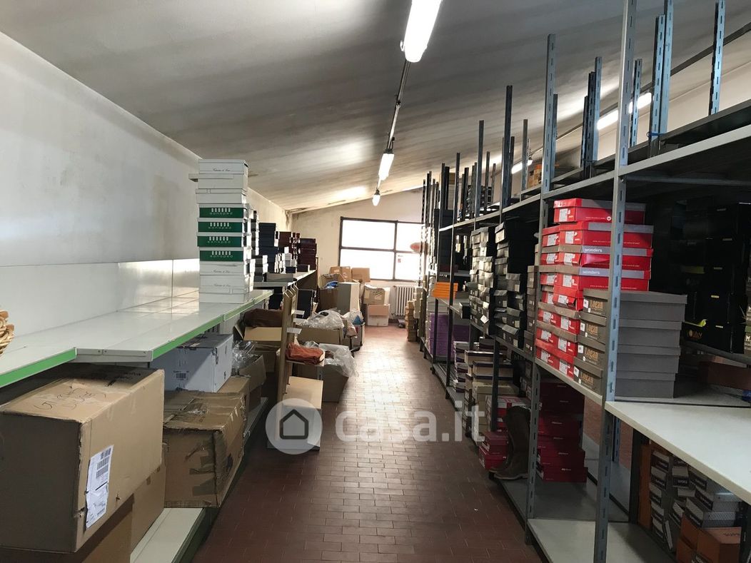 Negozio/Locale commerciale in Affitto in a Montelupo Fiorentino