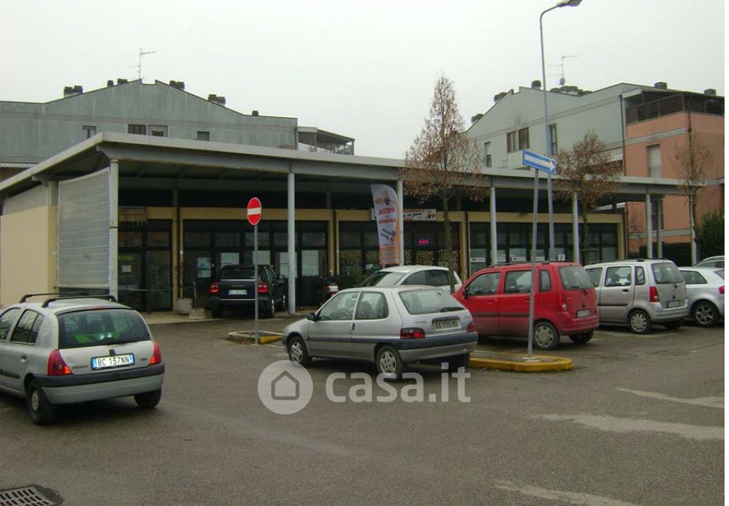 Negozio/Locale commerciale in Vendita in Via Castel Latino 55 a Forlì
