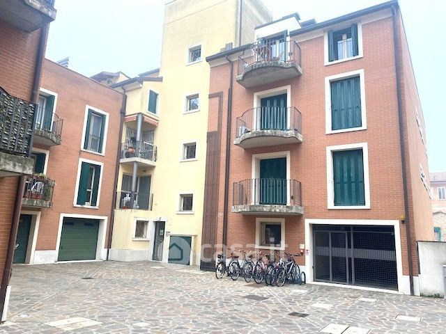 Appartamento in Vendita in Via Vincenzo Monti a Ferrara