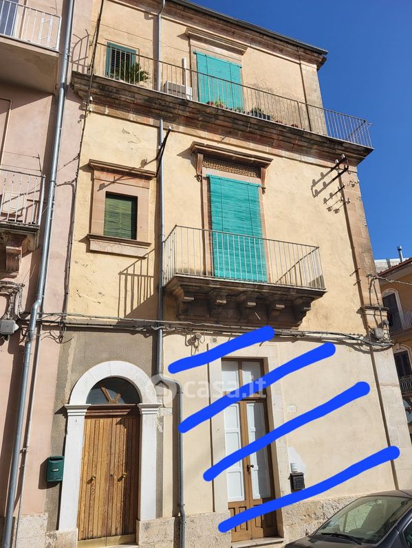 Casa indipendente in Vendita in Co.Vittorio veneto angolo via generale scrofani a Ragusa
