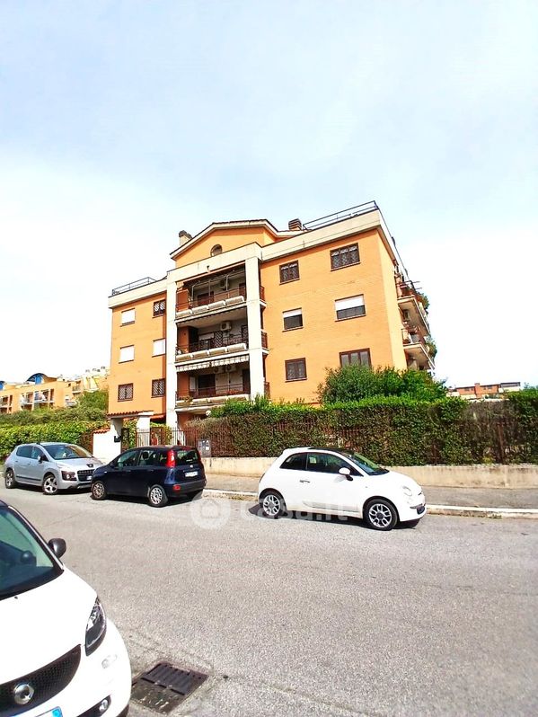 Appartamento in Vendita in Via Castiglione Messer Marino a Roma