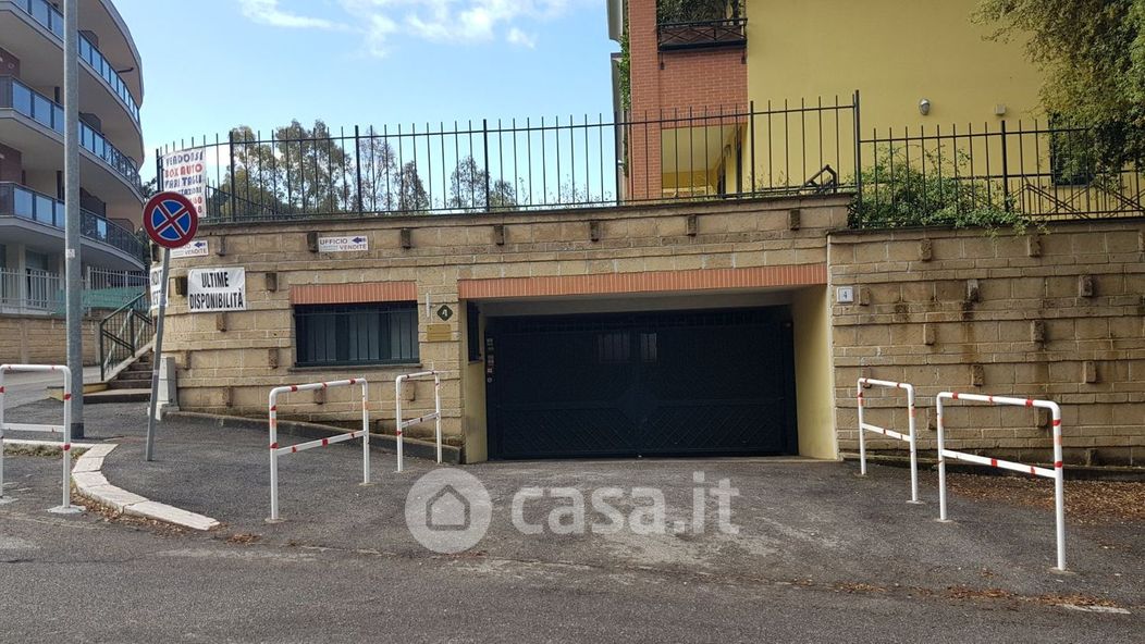 Garage/Posto auto in Vendita in Via Nicola Tagliaferri a Roma