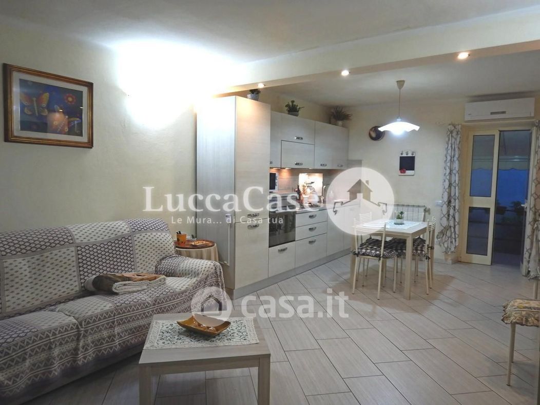 Appartamento in Vendita in Via Elisa a Lucca