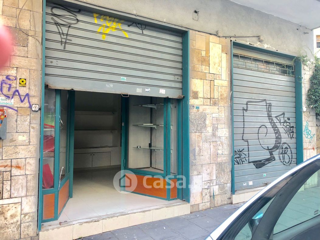 Negozio/Locale commerciale in Affitto in Via Diocleziano a Napoli
