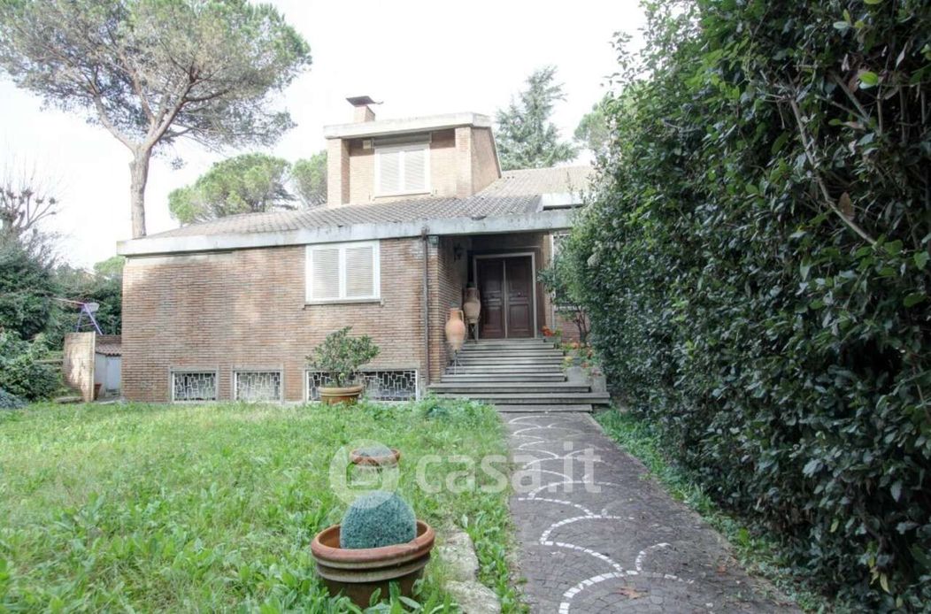 Villa in Vendita in Via Cassia 300 a Roma
