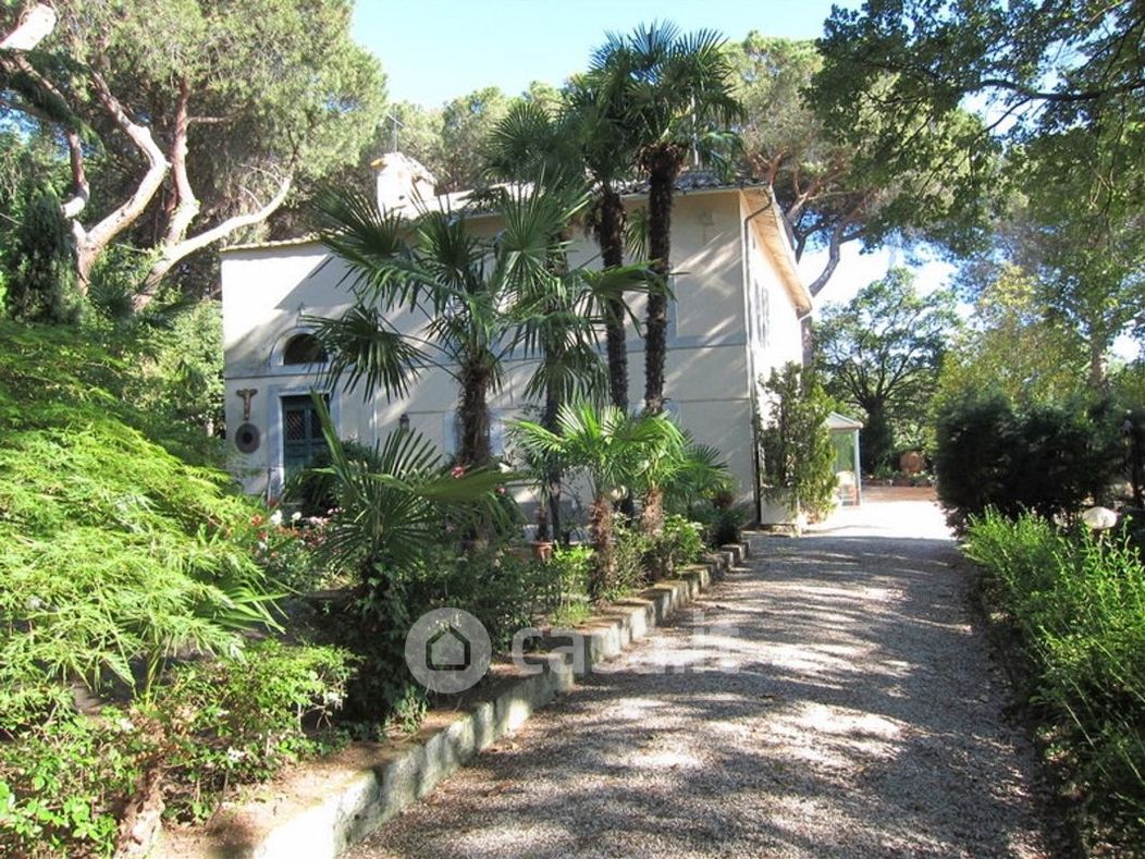 Villa in Vendita in Strada Sammartinese a Viterbo