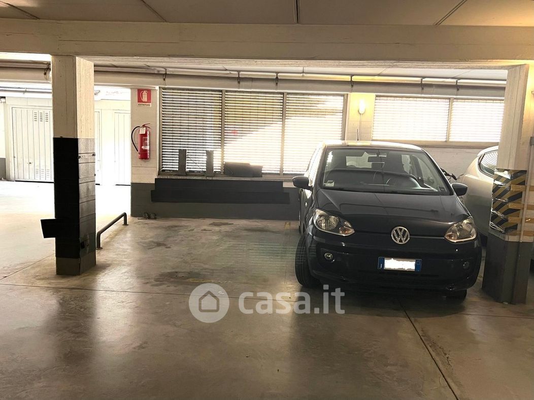 Garage/Posto auto in Affitto in Via Appiani 7 a Lecco