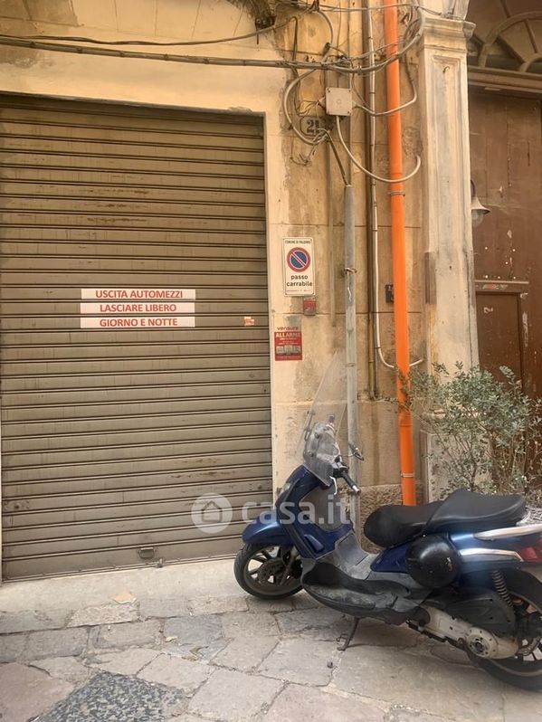 Garage/Posto auto in Vendita in Via del parlamento a Palermo