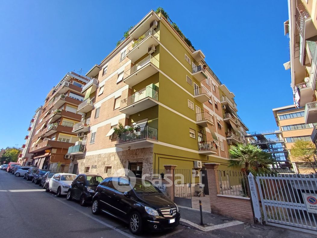 Appartamento in Vendita in Via Domenico Panaroli 23 a Roma