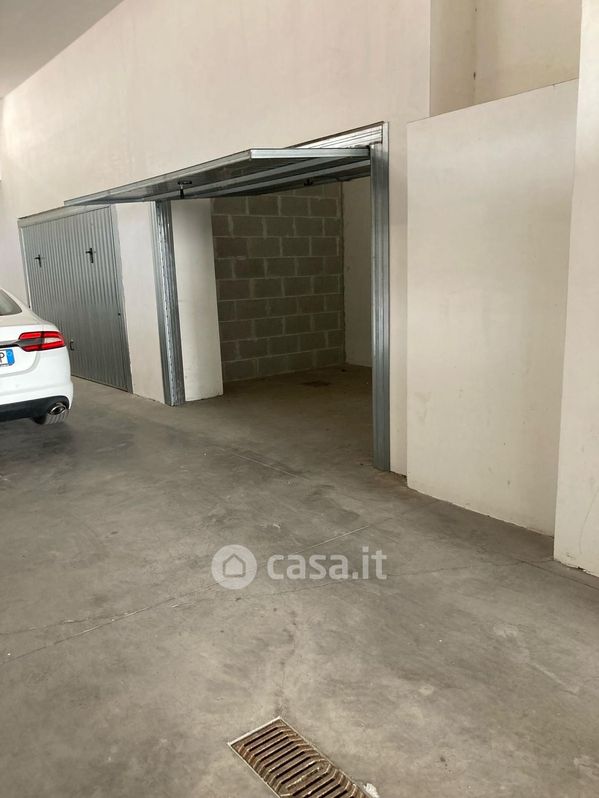 Garage/Posto auto in Vendita in Via di Fontana Candida a Roma