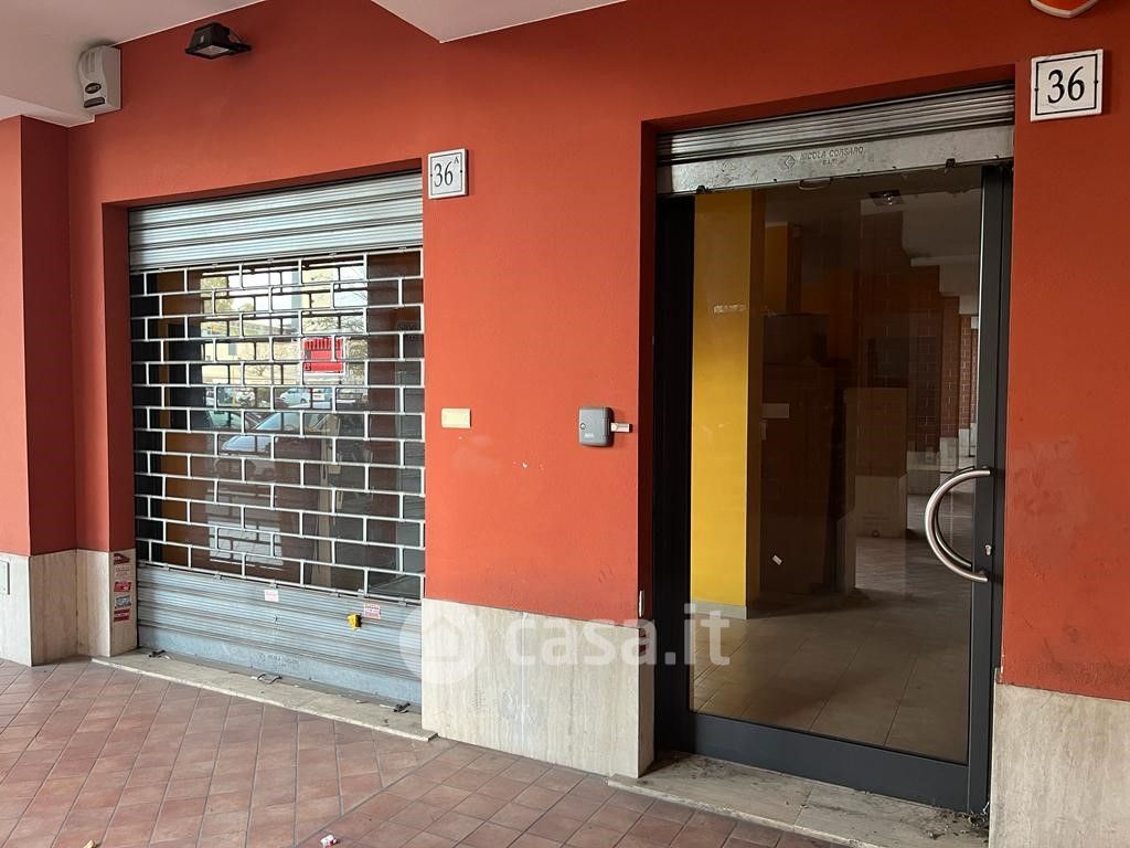 Negozio/Locale commerciale in Affitto in Via Santi Martiri di Selva Candida 36 a Roma