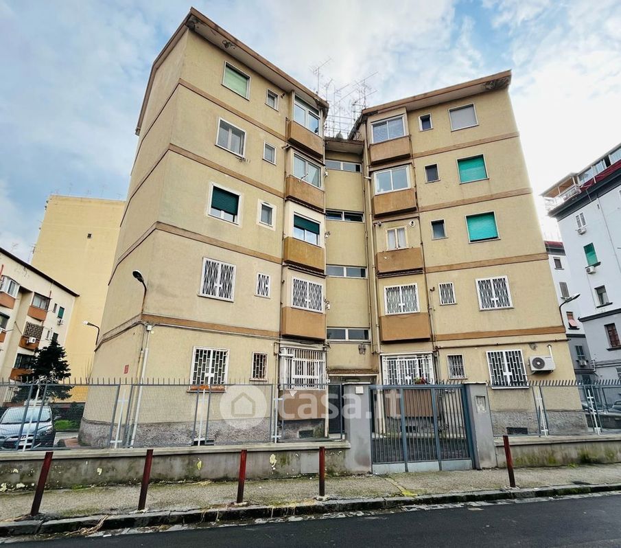 Appartamento in Vendita in Via Luigi Mercantini a Napoli