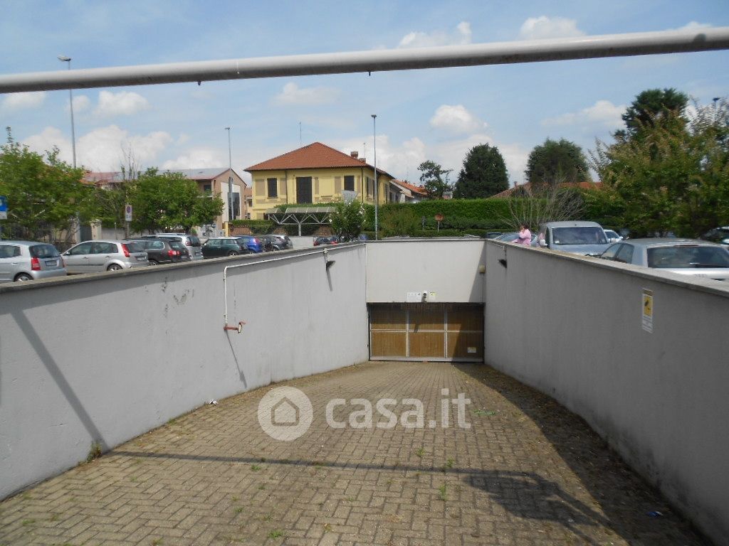 Garage/Posto auto in Affitto in Via Brenno Cavallari a Magenta