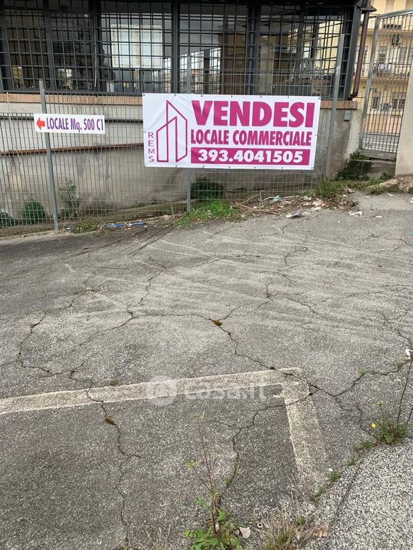 Negozio/Locale commerciale in Vendita in Via dei Durantini a Roma
